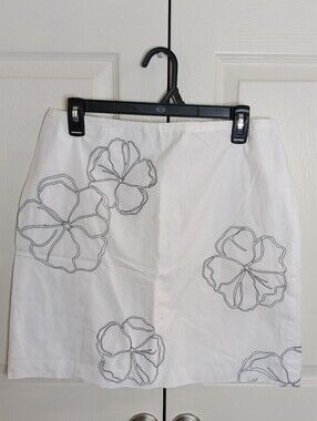 Casual Corner White Floral Outline Skirt